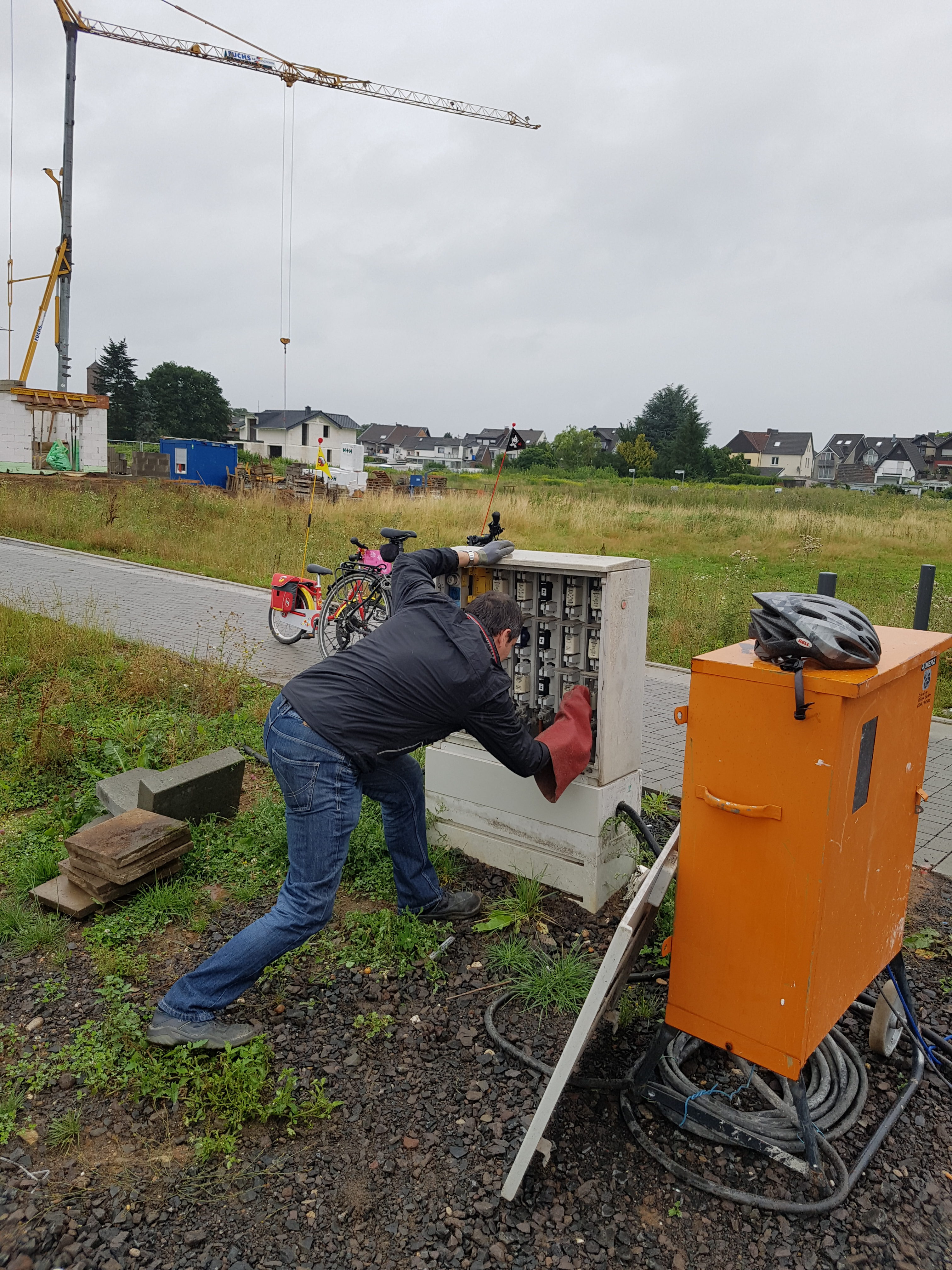 Einsetzen der Hauptsicherungen 