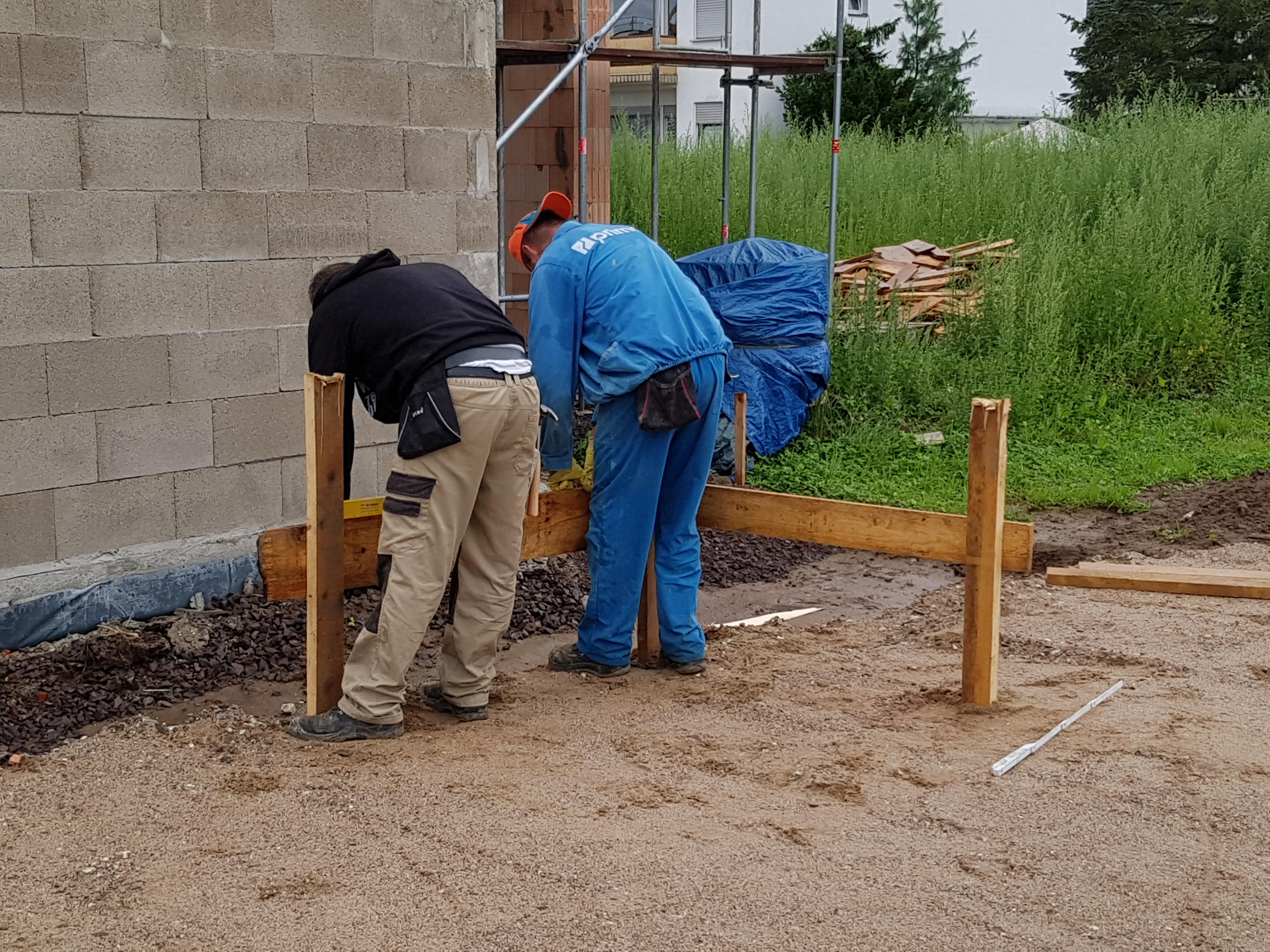 Schnurgerüst wird gestellt 